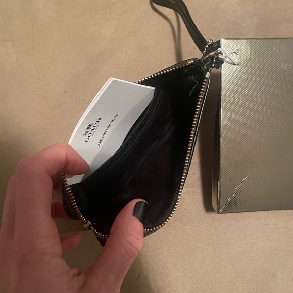 Coach clutch - Picture 2 of 2